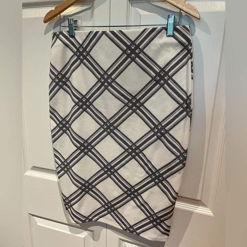 Classic Black & White Plaid Pencil Skirt